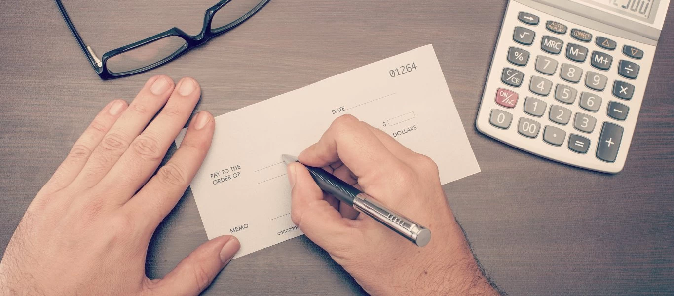 Ξεκίνησαν οι δηλώσεις αναστολής επιταγών στις τράπεζες - Τι πρέπει να γνωρίζετε (βίντεο)